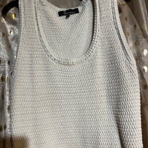 Sleeveless light weight shirt, slightly cropped